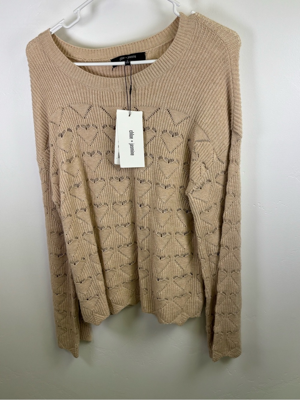 CHLOE & JASMINE SWEATER WOMEN SMALL
TAN HEATHER COLOR SOFT KNIT SCALLOPED EDGES